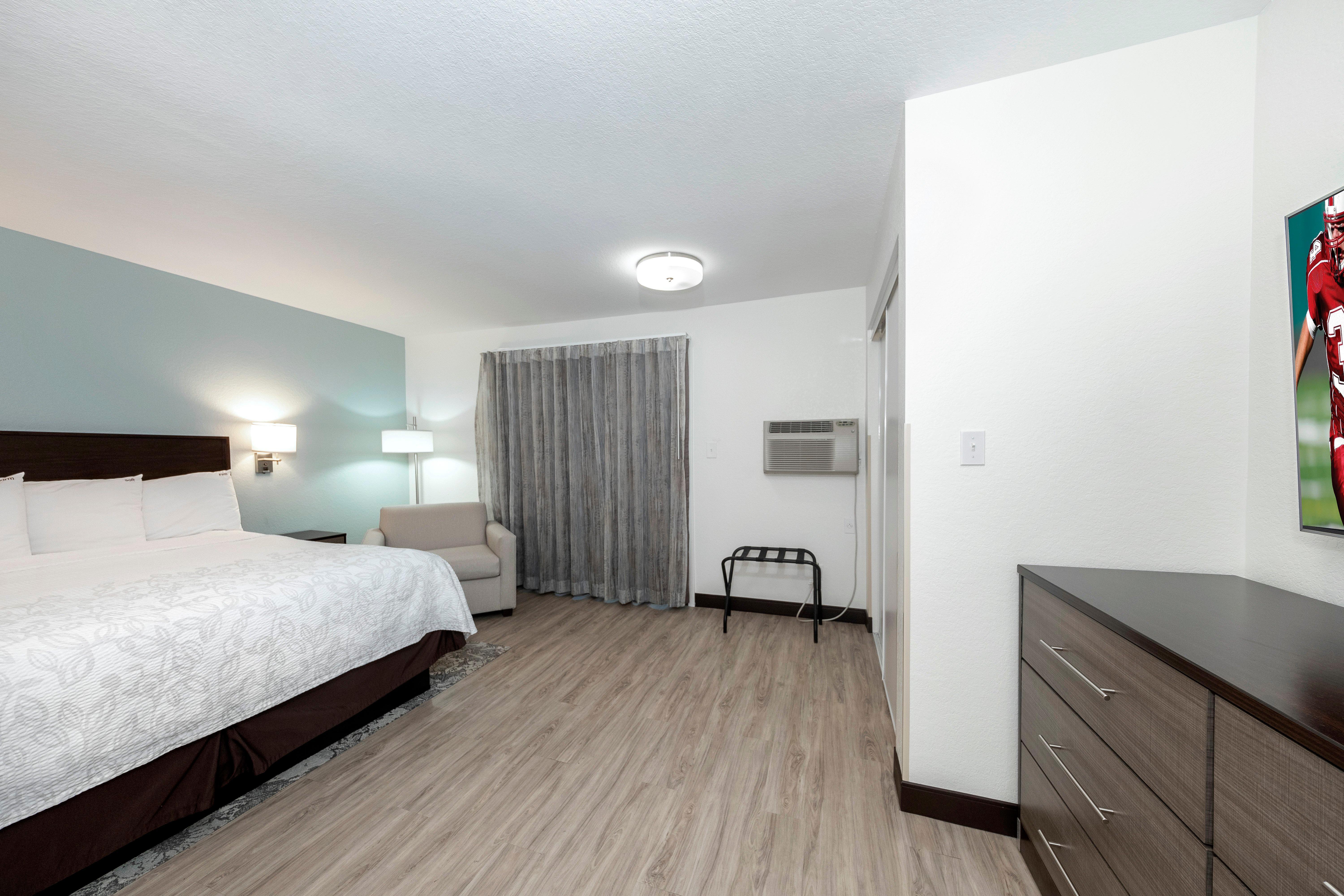 Red Roof Inn Plus+ & Suites Naples Downtown-5Th Ave S Exterior foto