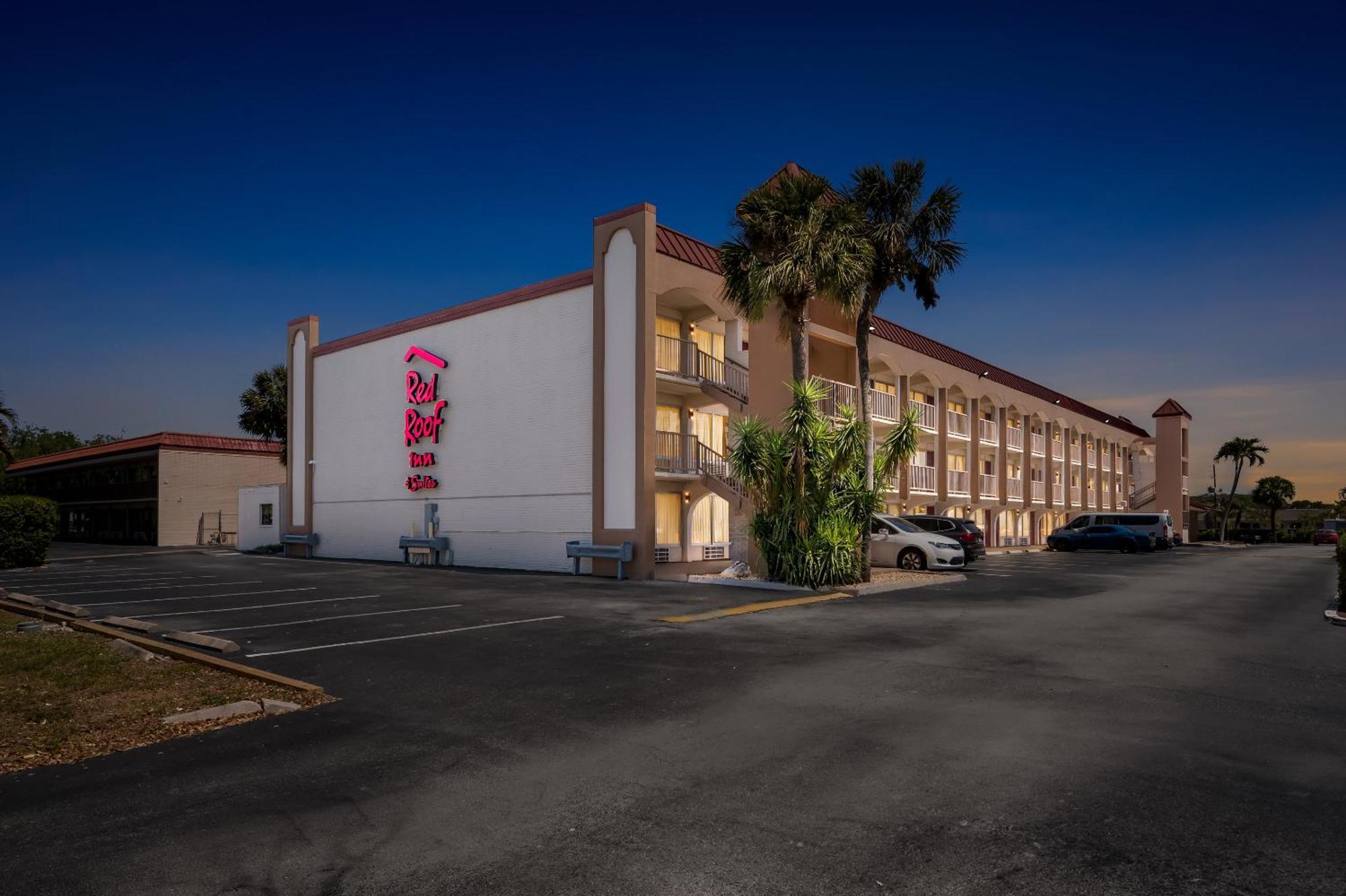 Red Roof Inn Plus+ & Suites Naples Downtown-5Th Ave S Exterior foto