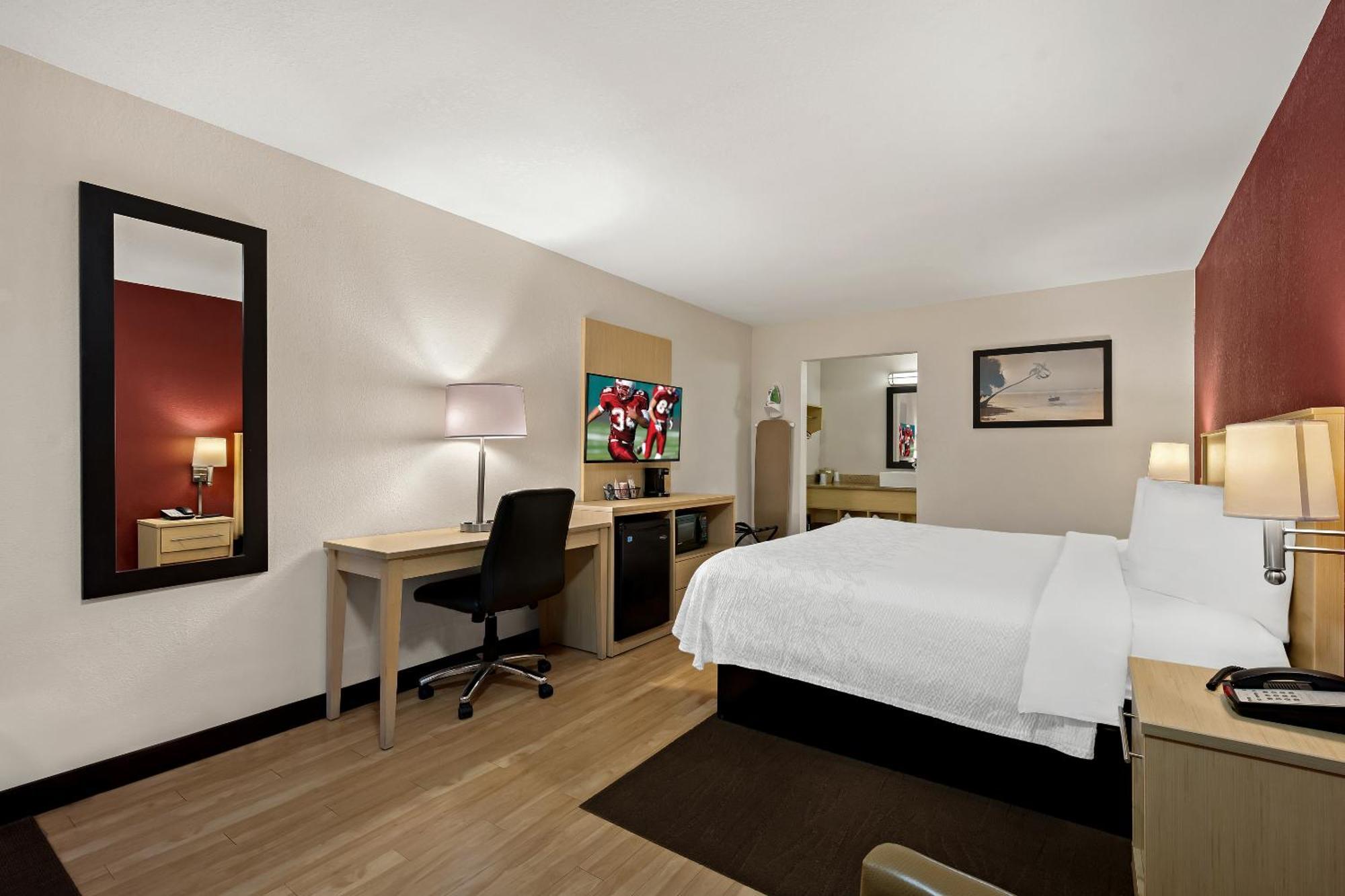 Red Roof Inn Plus+ & Suites Naples Downtown-5Th Ave S Exterior foto